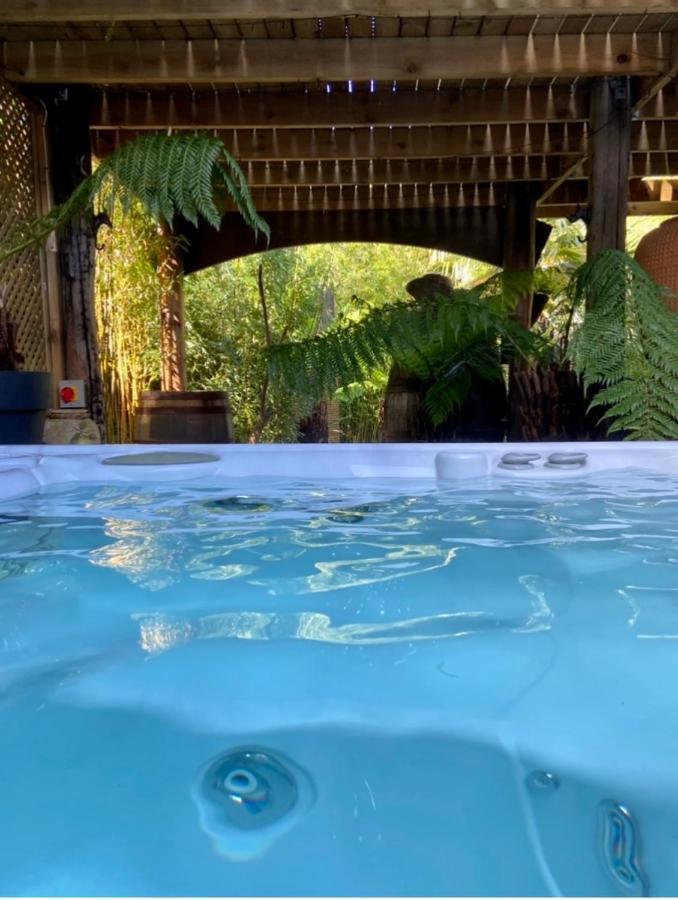Jungle Cabin Martin Mill ภายนอก รูปภาพ
